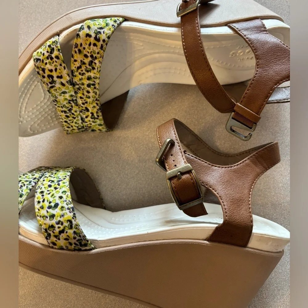 Crocs Women's Leigh II Ankle Strap Graphic Print Wedges Size 9